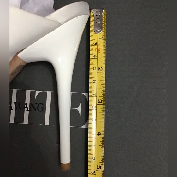 Vera Wang “White” Bow heels 8.5 EUC Rare - Picture 8 of 8